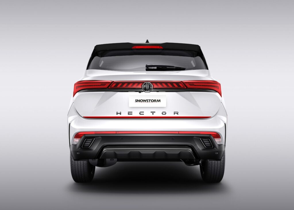 MG Hector Snowstorm rear profile